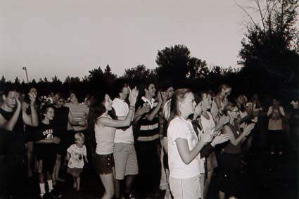 Crowd 4.jpg (25541 bytes)