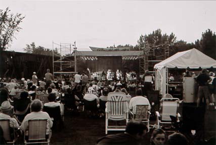 Crowd 7.jpg (29756 bytes)