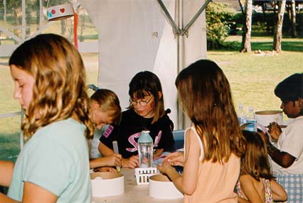 Kid's Tent 2.jpg (34687 bytes)