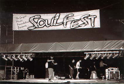 Wrapping it up.jpg (32165 bytes)